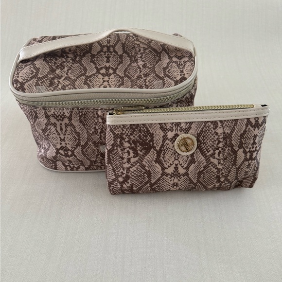 Adrienne Vittadini Handbags - GUC Adrienne Vittadini Toiletry Set, Beige Snakeskin Print